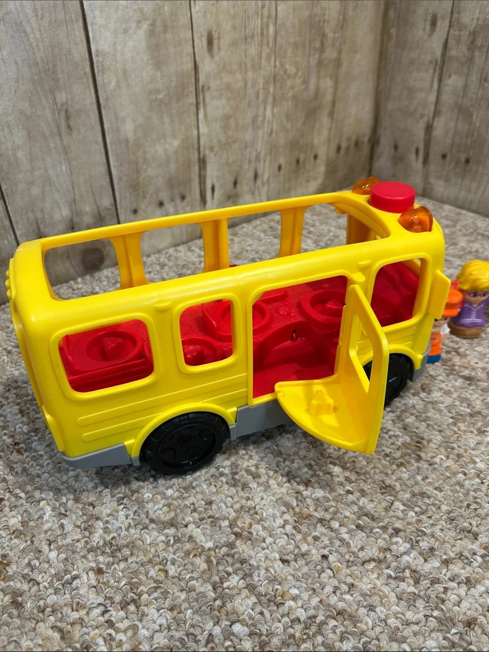 Fisher Price Little People Big Yellow School Bus Musical Light Up w/ 4 Figures